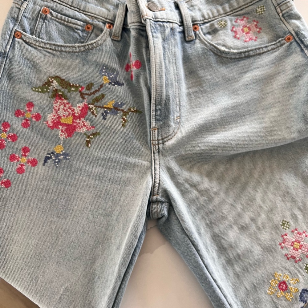 Lucky Brand Light Blue Floral Embroidered Cropped Jeans